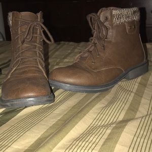 Girls short boots